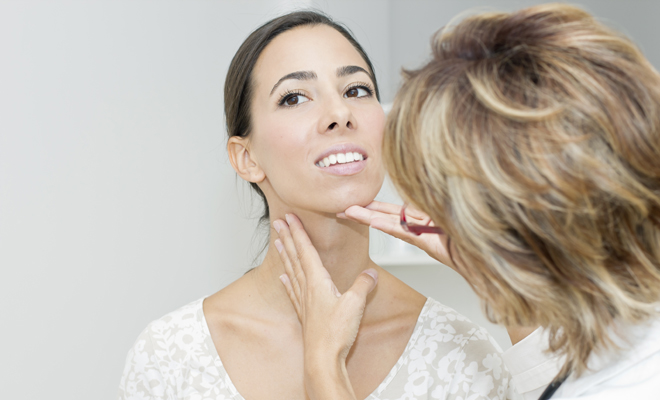 Tengo dolor de garganta y dolor de pecho