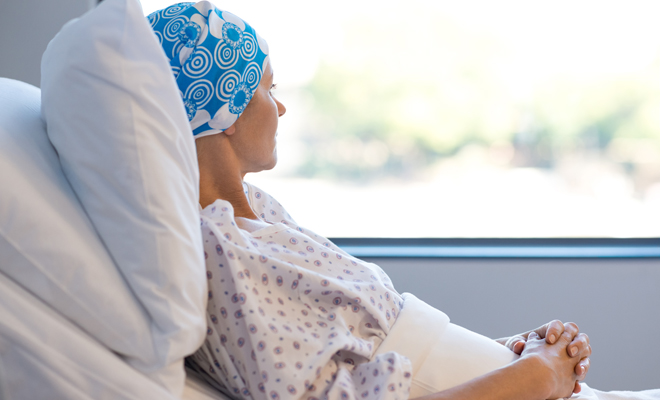 Historia de paciente con cáncer que se vuelve a ver con pelo Historia de paciente con cáncer que se vuelve a ver con pelo