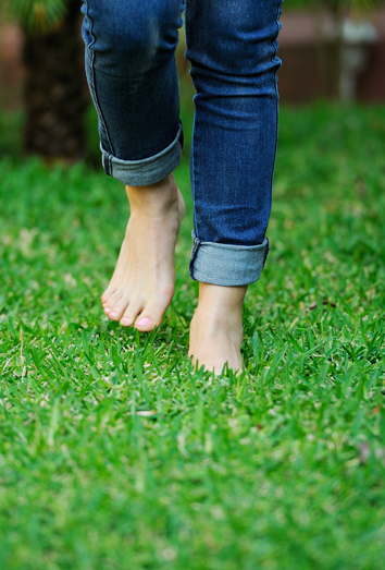Lo que le ocurre a tu cuerpo cuando andas descalzo